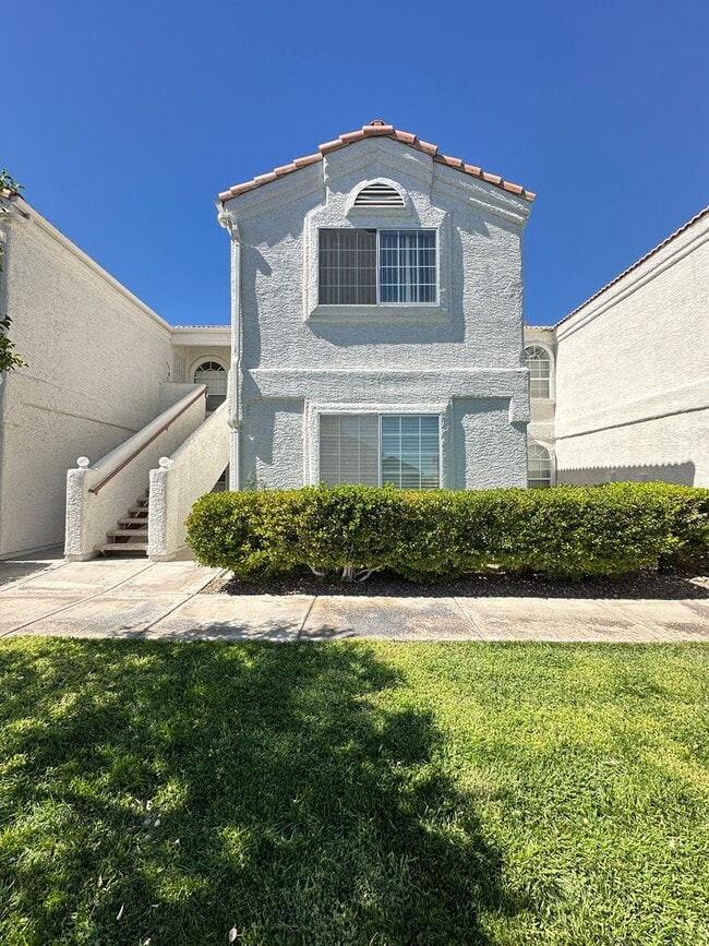 Building Photo - El Parque Condo