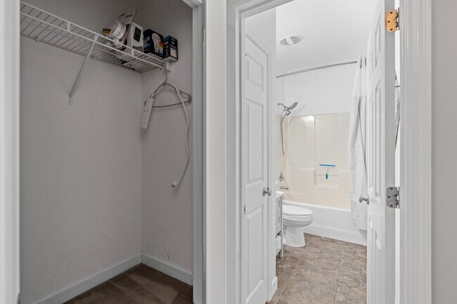 Building Photo - Beautiful 3-Bed, 3-Bath Home in Excellent ...