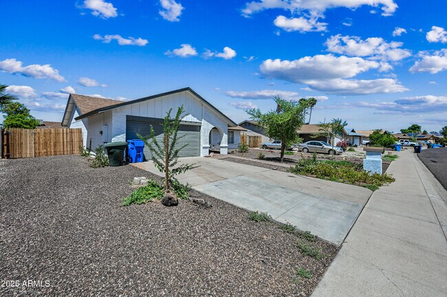 Primary Photo - 3262 W Angela Dr