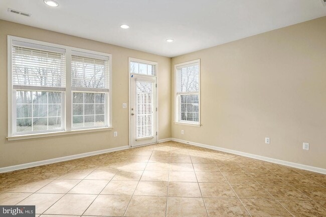 Building Photo - 10625 Legacy Ln