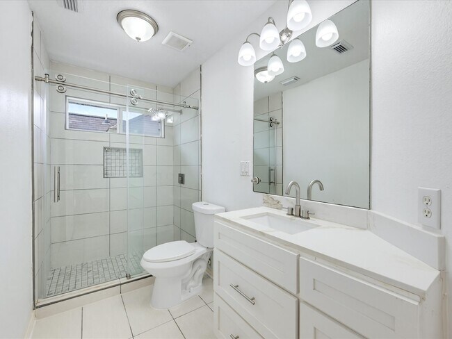Building Photo - 1114 Jasons Bend Dr
