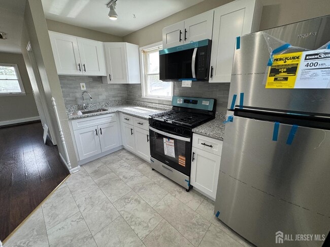 Building Photo - 9 Scott Ave