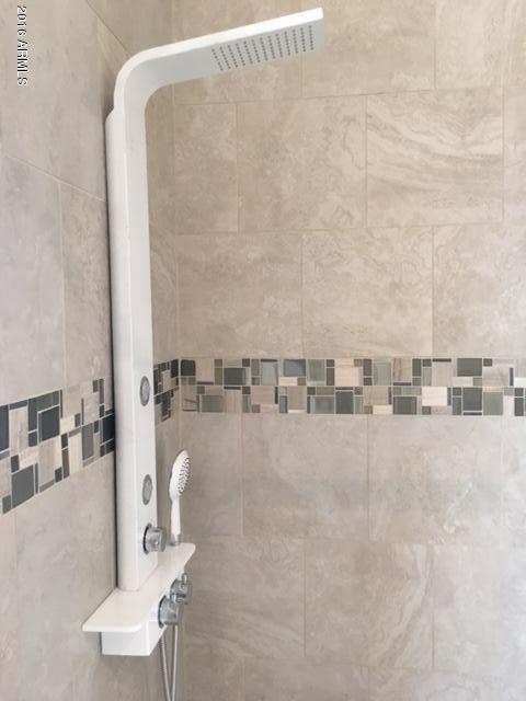 Building Photo - 1502 E Dunlap Ave