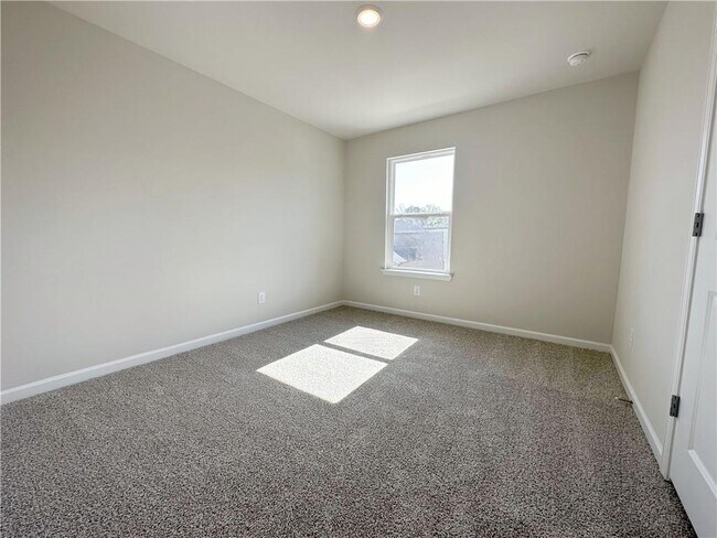 Building Photo - 2244 Whitworth St