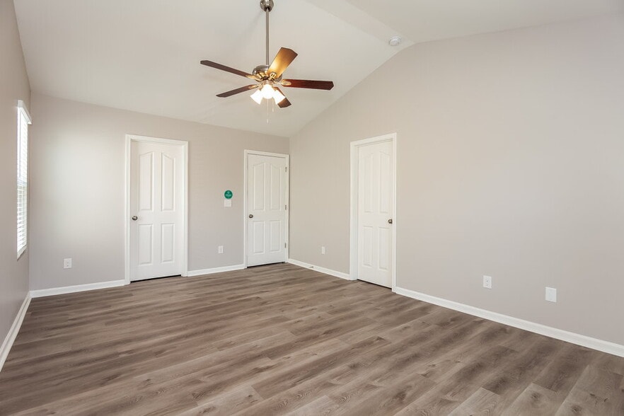 Building Photo - 4617 Esmeralda Drive