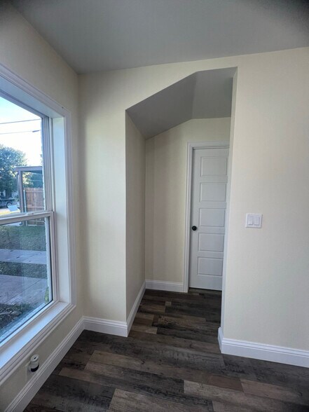 Building Photo - 1607 Lansford Ave