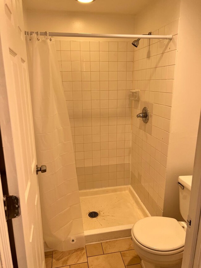 Building Photo - Recently updated Berkshire Estates Condo