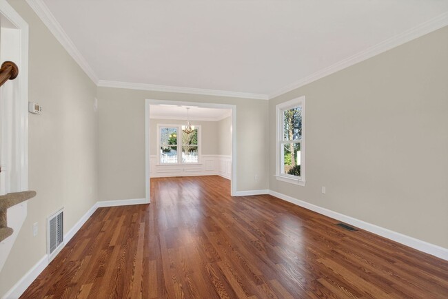 Building Photo - 5 Bed, 2.5 Bath Home in the Heart of Red Mill Farms