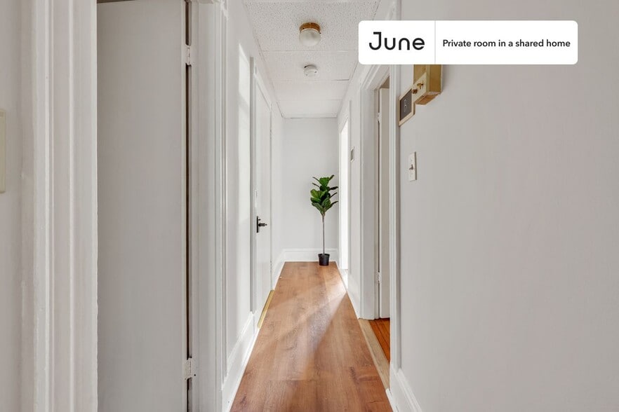 Building Photo - Room in Shared 3 bed/1 bath home