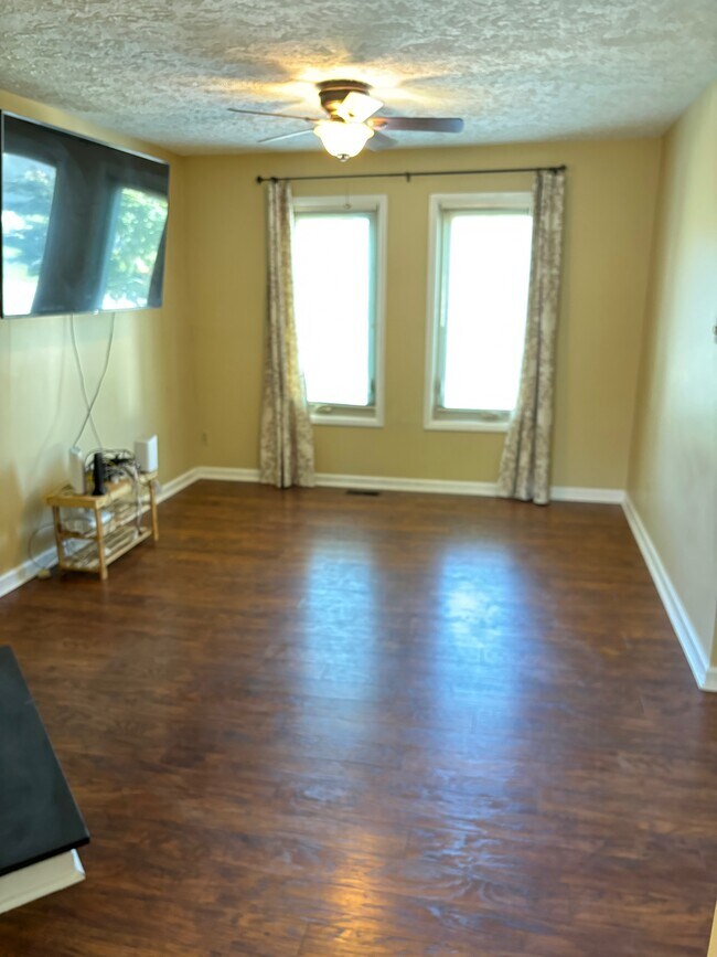 Building Photo - 3199 Camberly Dr