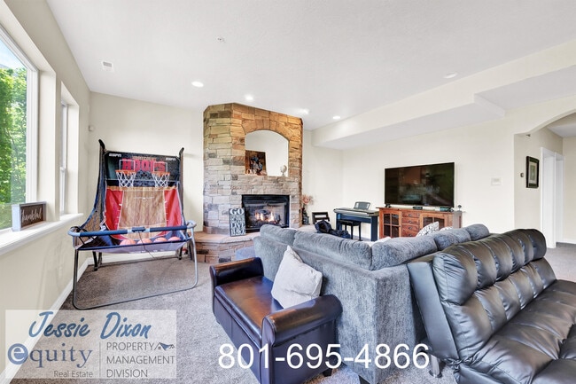 Building Photo - 567 E Greystone Dr