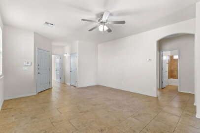 Building Photo - Charming 3-Bedroom Home with 2 Full Baths close to Park