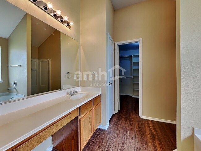 Building Photo - 3525 Beatriz Dr