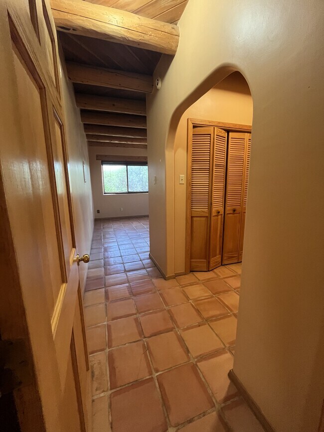Building Photo - 120 Los Cordovas