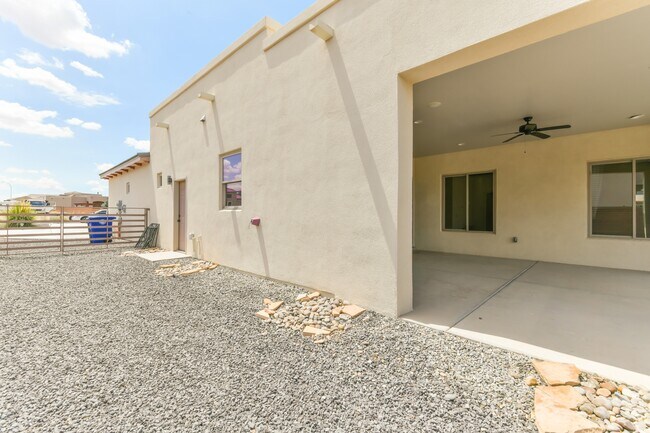 Building Photo - 8024 Canoncito Dr
