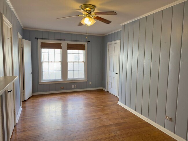 Building Photo - Adorable 3 bed 2 bath home in Brook Village!