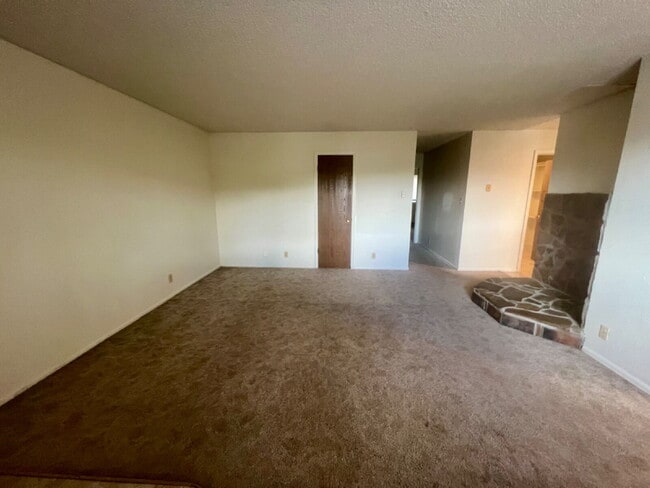 Building Photo - Upper level two bedroom, one bathroom clos...