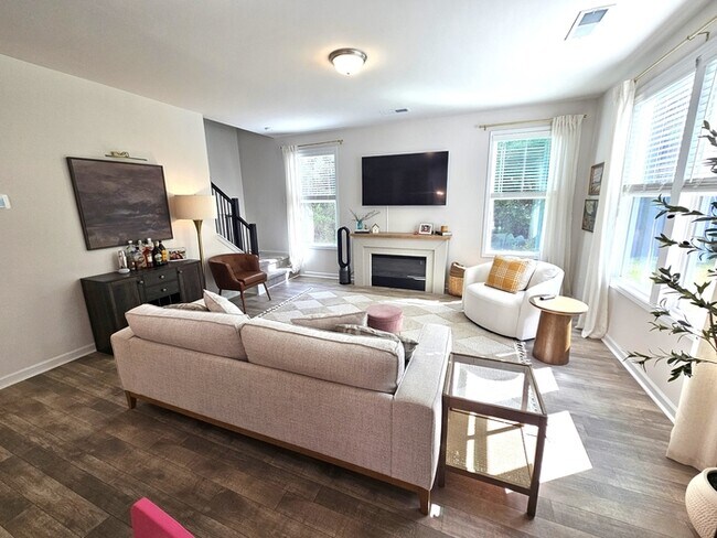 Building Photo - Nearly New  on Cul de sac