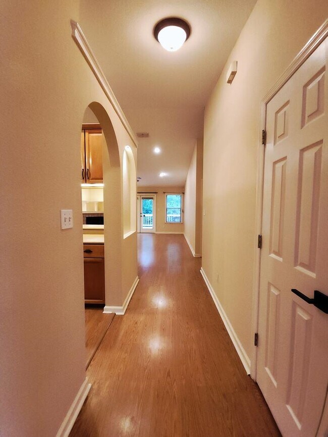 Building Photo - 8520 Hannary Cir