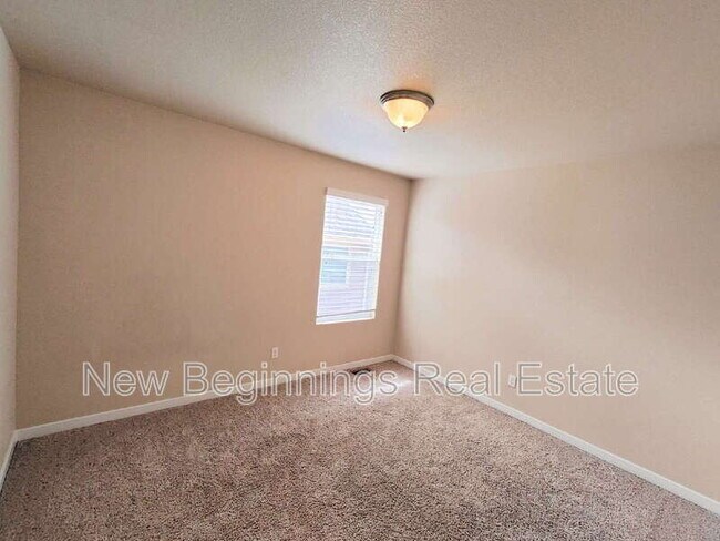 Building Photo - 2562 Ellingwood Dr