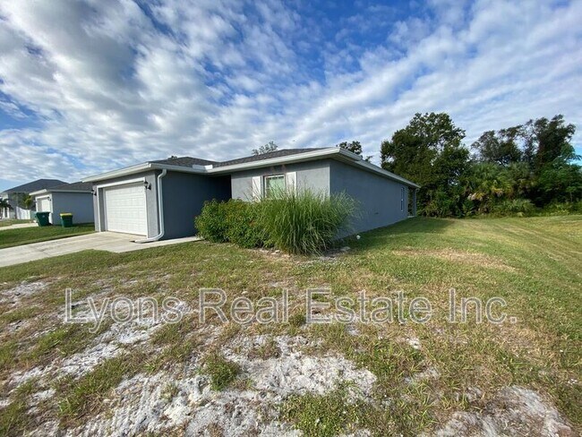 Building Photo - 2343 Briarwood St