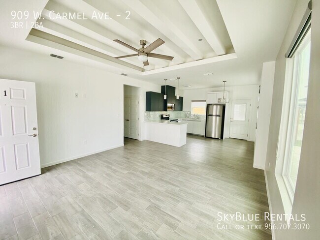 Building Photo - 909 W Carmel Ave