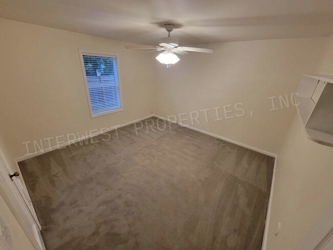 Building Photo - *RENT PROMO* 3+bd 1.5 ba Single Level West...