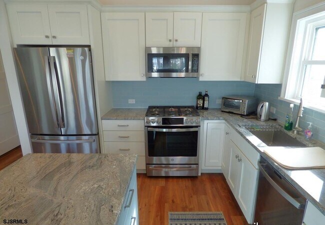 Building Photo - 153 Asbury Ave