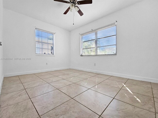 Building Photo - 315 NE 165th St