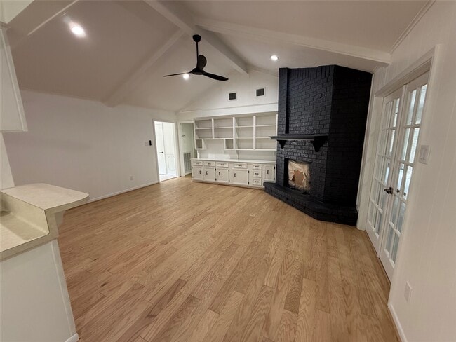 Building Photo - 25 Little John Ln