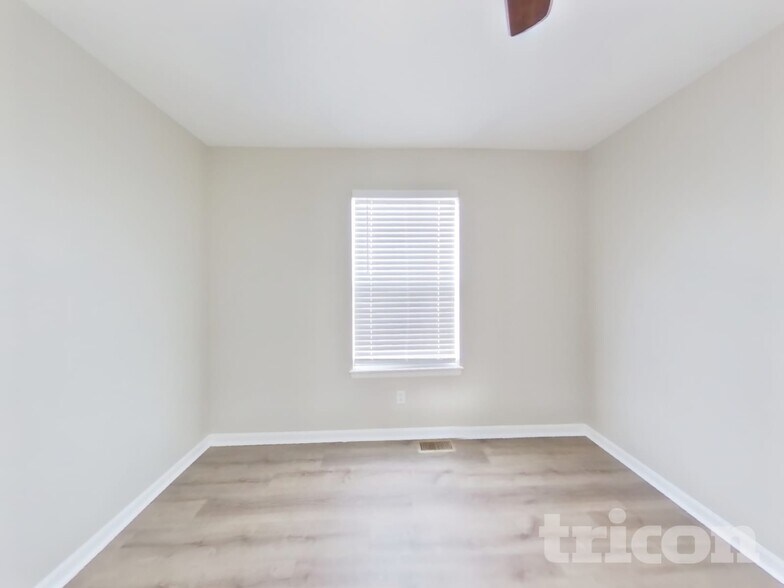 Building Photo - 1716 Lynn Cir
