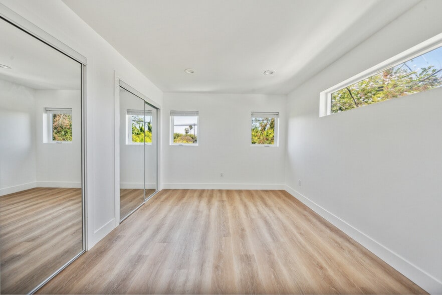 Building Photo - 6009 W 85th Pl