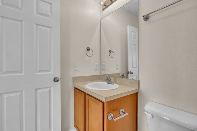 Building Photo - 765 Canyon Oak Loop