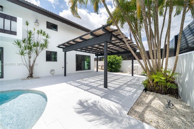 Building Photo - 330 SW 133rd Pl