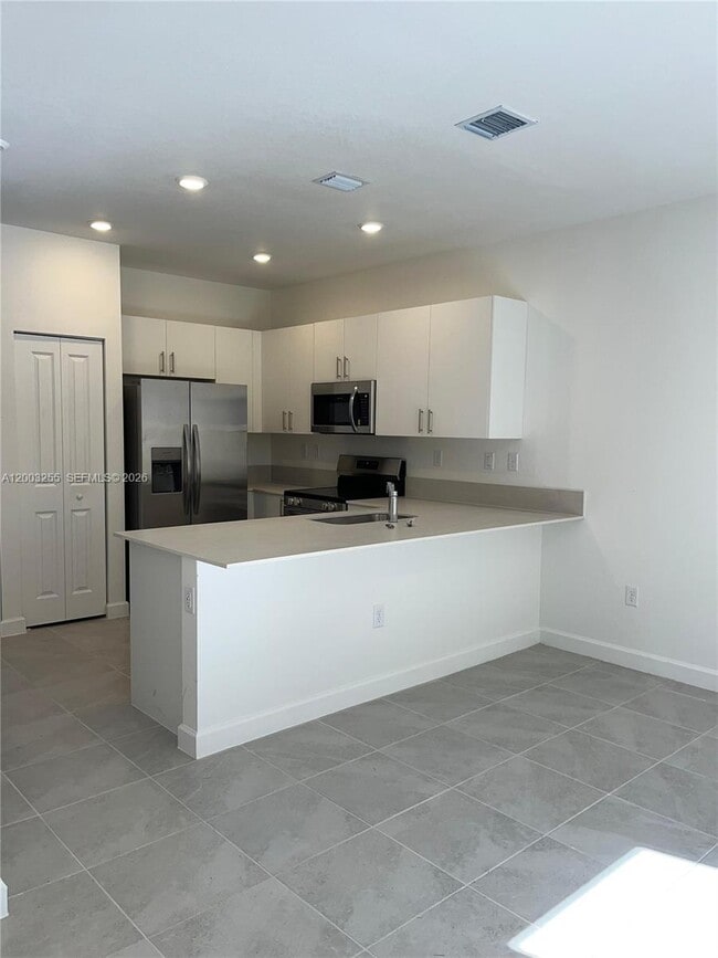 Building Photo - 2679 SE 25th Ter