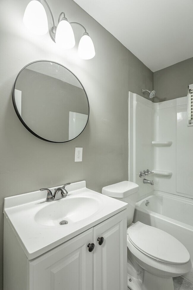 Building Photo - 1100 S Willow