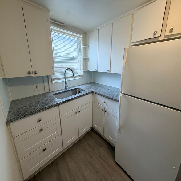 Building Photo - 1525 6th St