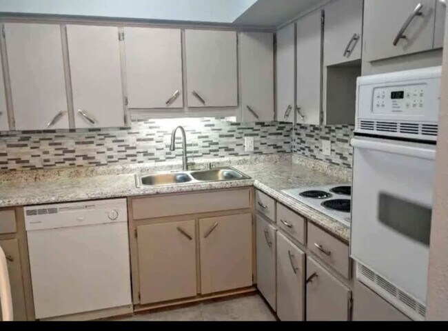 Building Photo - 2370 Jamaican St