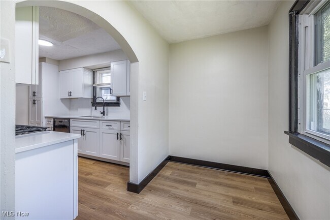 Building Photo - 849 Glenn St