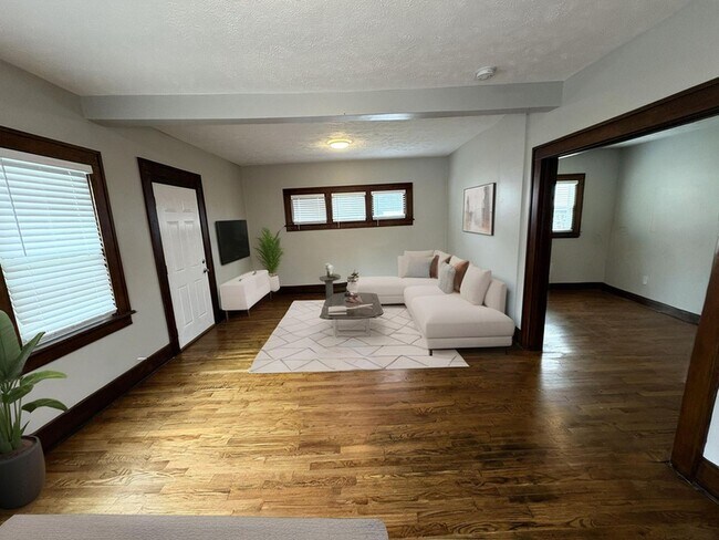 Building Photo - Fully Remodeled 3Bedroom House!