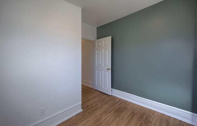 Building Photo - 227 S Ann St