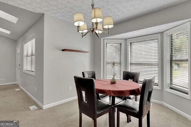 Building Photo - 5560 Deerfield Pl