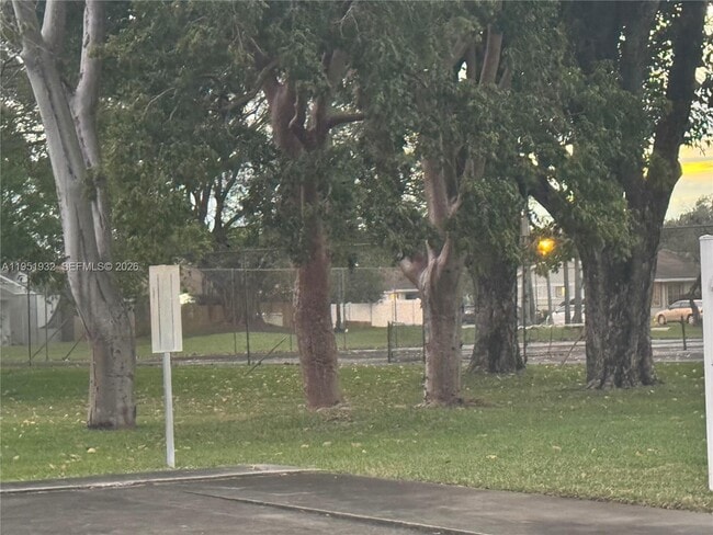 Building Photo - 5482 Lakewood Cir S