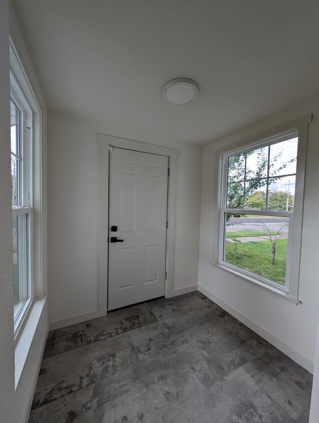 Building Photo - Adorable Four Bedroom w/ Fenced Yard Avail...