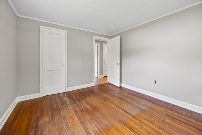 Building Photo - 27 Lathrop Dr