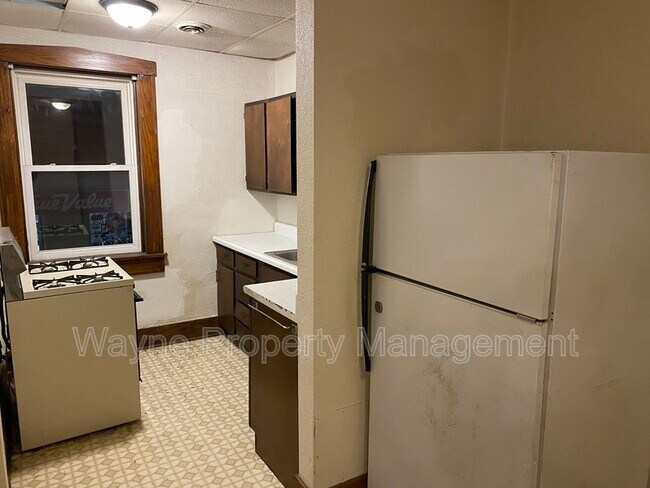 Building Photo - 546 2nd St