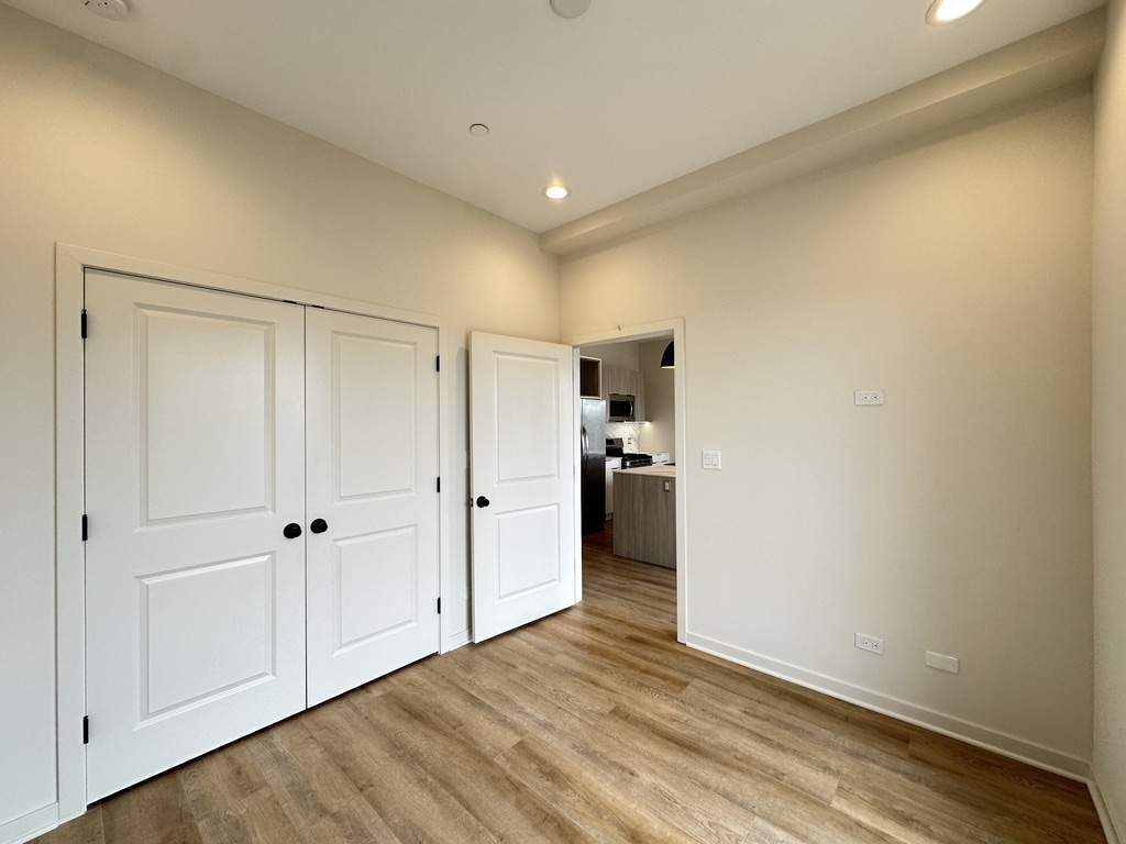 Building Photo - 6340 W Belmont Ave
