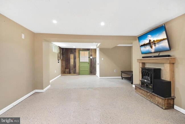 Building Photo - 20 Chester Cir