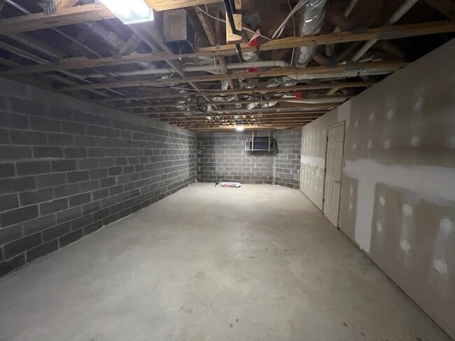 Building Photo - 303 Lake Pointe Dr