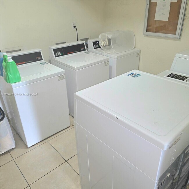 Building Photo - 14500 SW 88th Ave